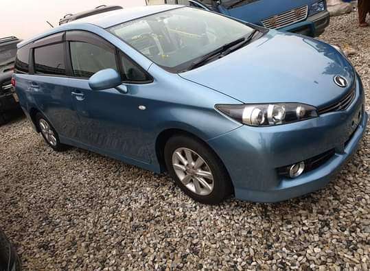 2010 Toyota Wish: Fully Equipped